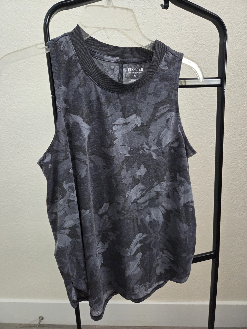 Tek Gear Women’s Gray Camo Muscle Tank Top